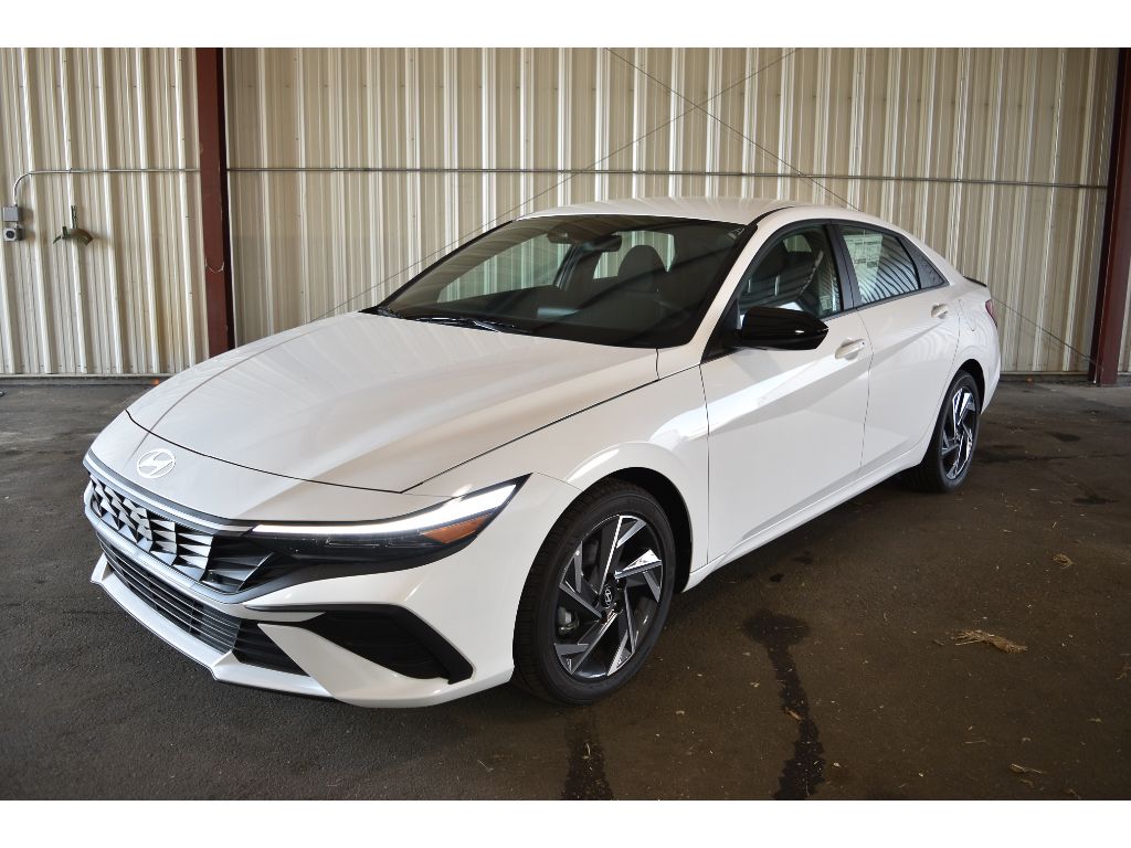 2025 Hyundai Elantra SEL Sport photo 2