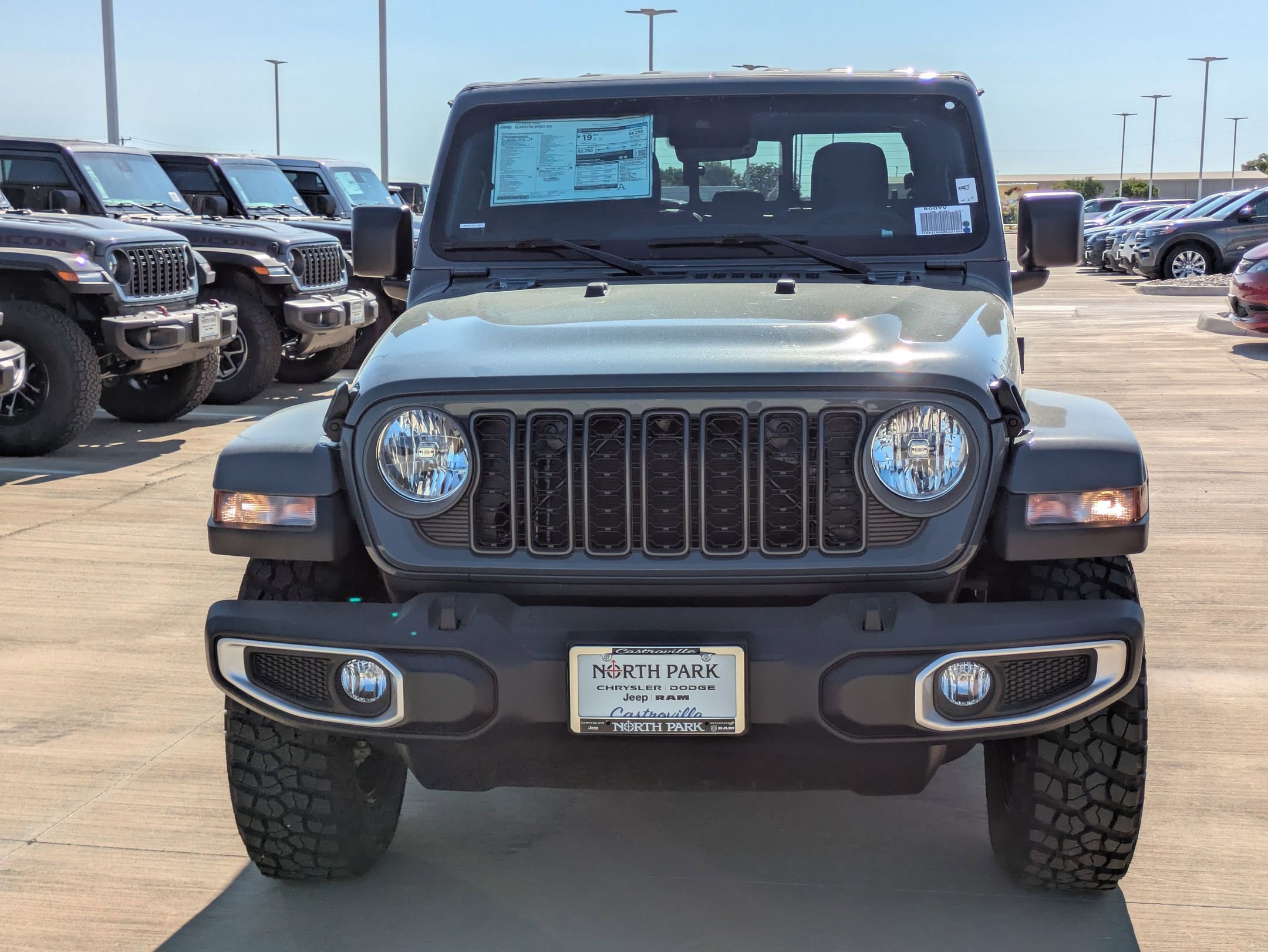 2025 Jeep Gladiator Sport photo 8
