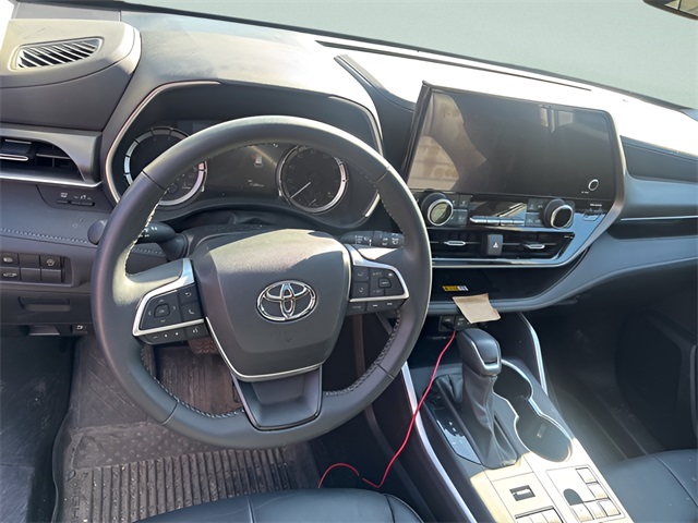 2024 Toyota Highlander photo 4