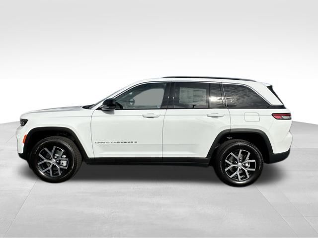 2025 Jeep Grand Cherokee Limited photo 2