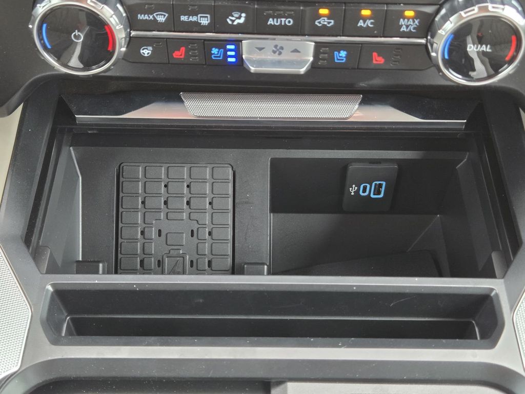 2025 Ford F-250 Platinum photo 16