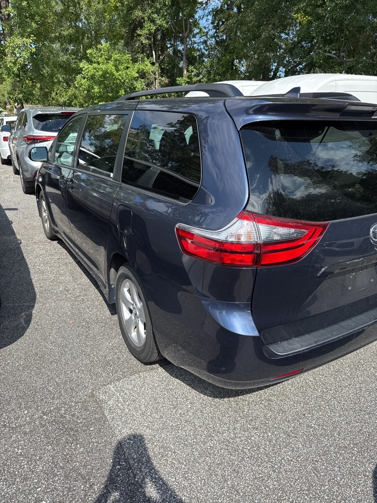 2020 Toyota Sienna LE photo 4