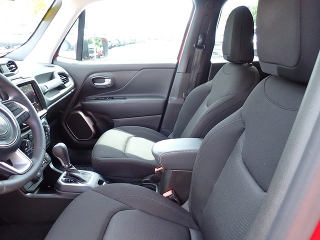 2023 Jeep Renegade Latitude Upland photo 11