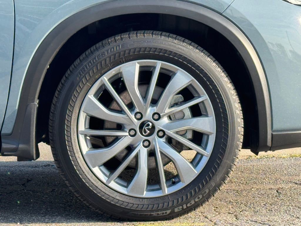 2024 Infiniti QX50 Luxe AWD photo 2