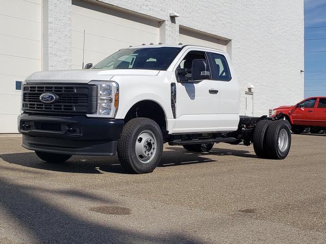 2026 Ford F-350 photo 3