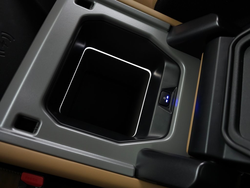 2025 Land Rover Defender 110 V8 photo 32