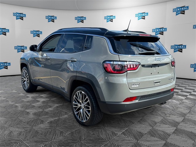 2022 Jeep Compass Limited photo 3