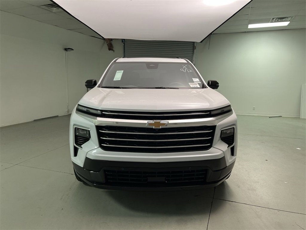 2026 Chevrolet Traverse High Country photo 2