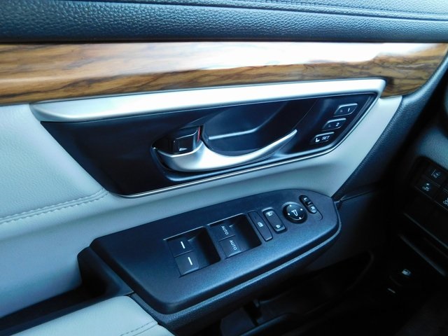 2020 Honda CR-V Touring photo 26