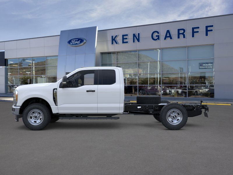 2025 Ford F-350 XL photo 3