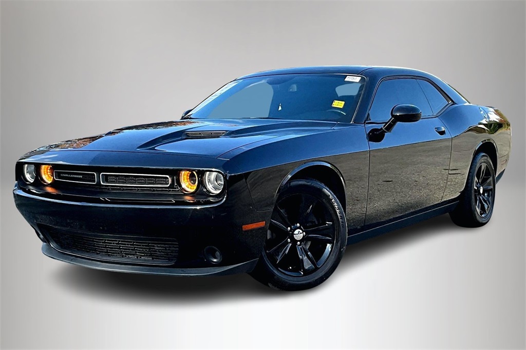 2018 Dodge Challenger SXT photo 2