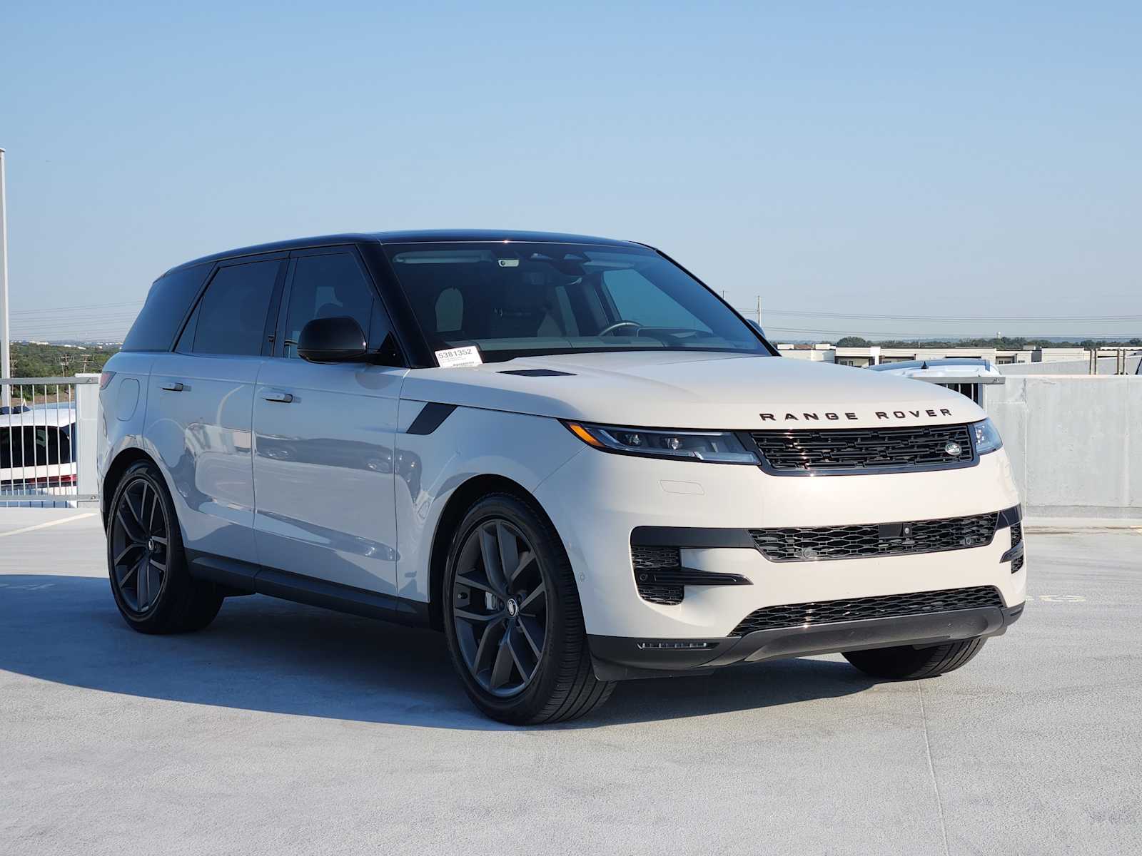 2024 Land Rover Range Rover Sport SE photo 3