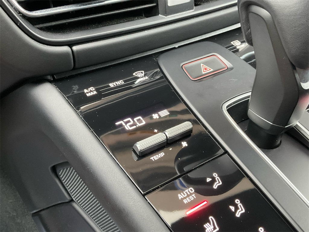 2023 Porsche Macan Base photo 22