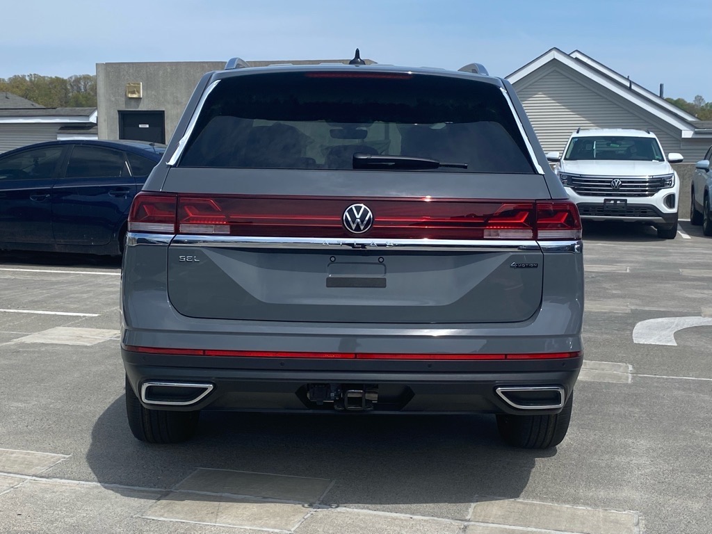 2025 Volkswagen Atlas SEL photo 3