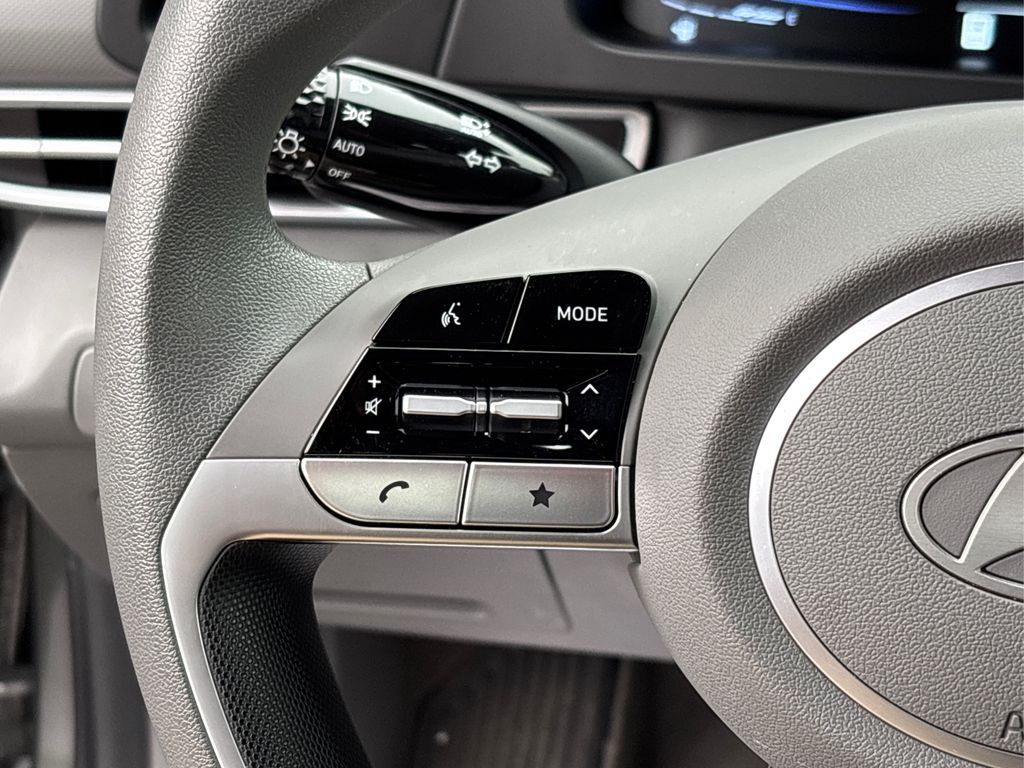 2025 Hyundai Elantra SE photo 24