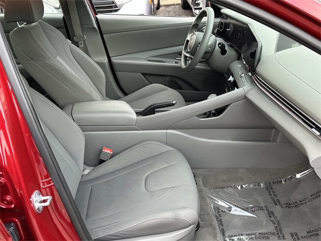 2024 Hyundai Elantra SEL photo 12