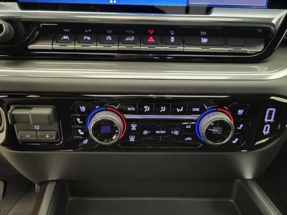 2025 Chevrolet Silverado High Country photo 11