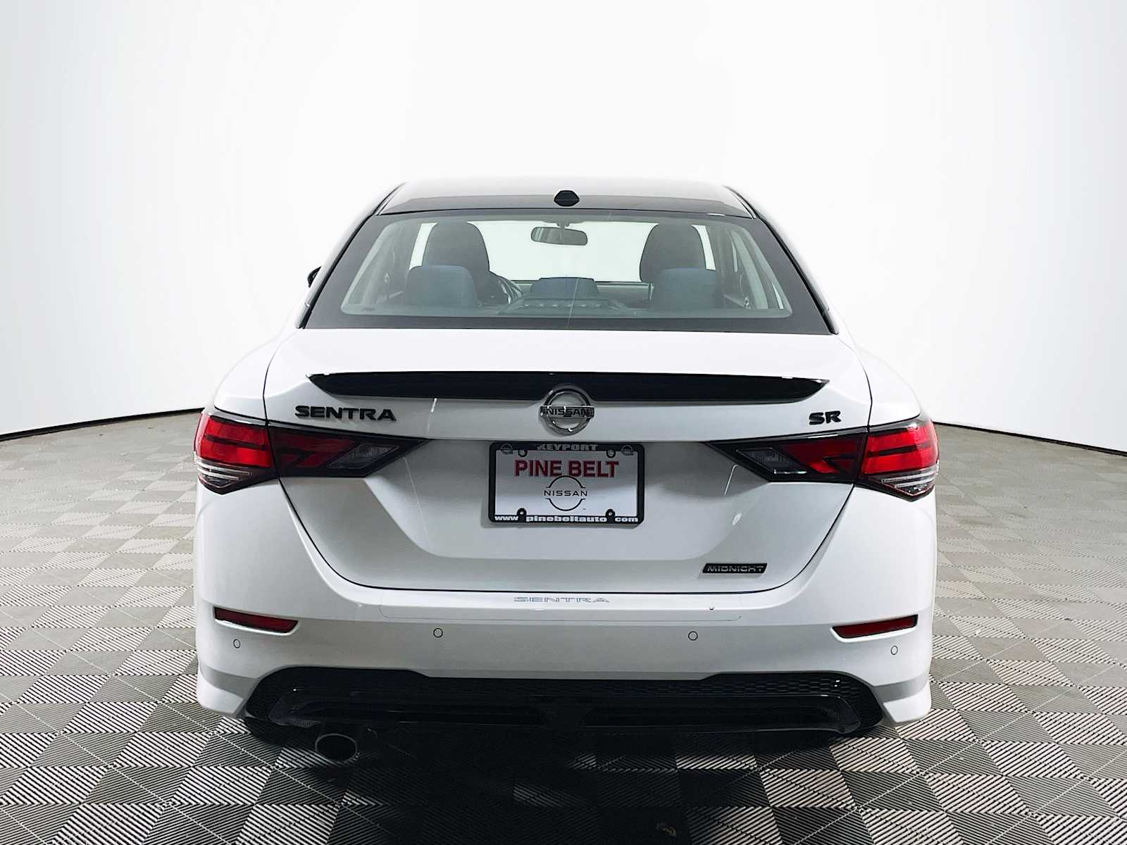 2022 Nissan Sentra SR photo 2