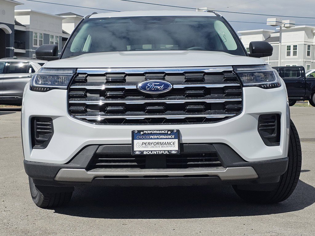 2025 Ford Explorer photo 2