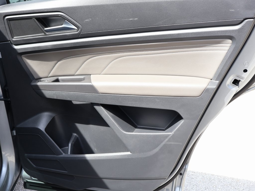 2023 Volkswagen Atlas Cross Sport V6 SEL R-Line photo 11