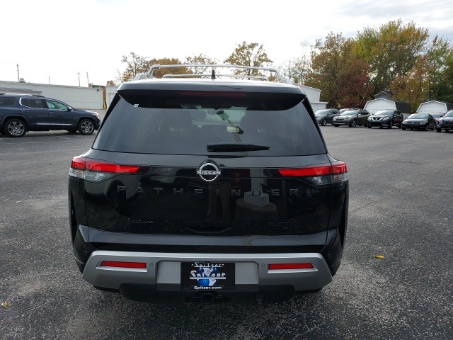 2025 Nissan Pathfinder Platinum photo 4