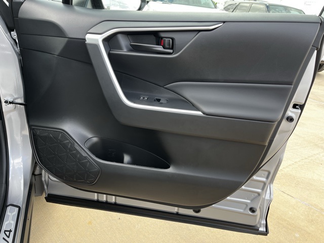 2025 Toyota RAV4 LE photo 18
