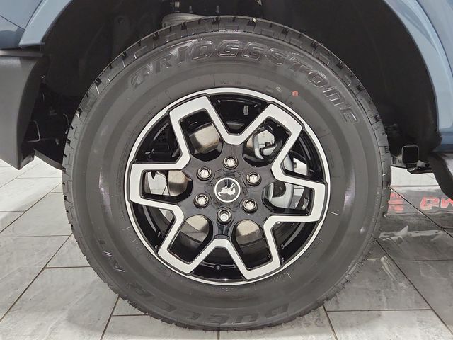 2025 Ford Bronco Outer Banks photo 6
