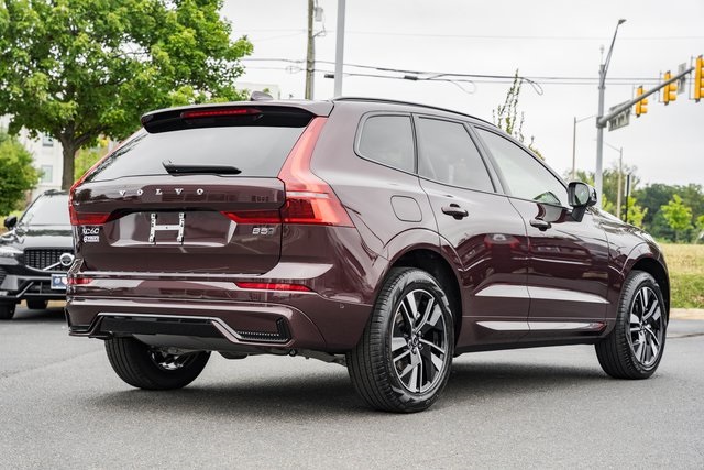 2026 Volvo XC60 B5 Hybrid photo 3
