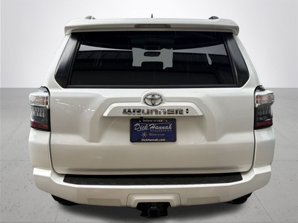 2022 Toyota 4Runner SR5 photo 4