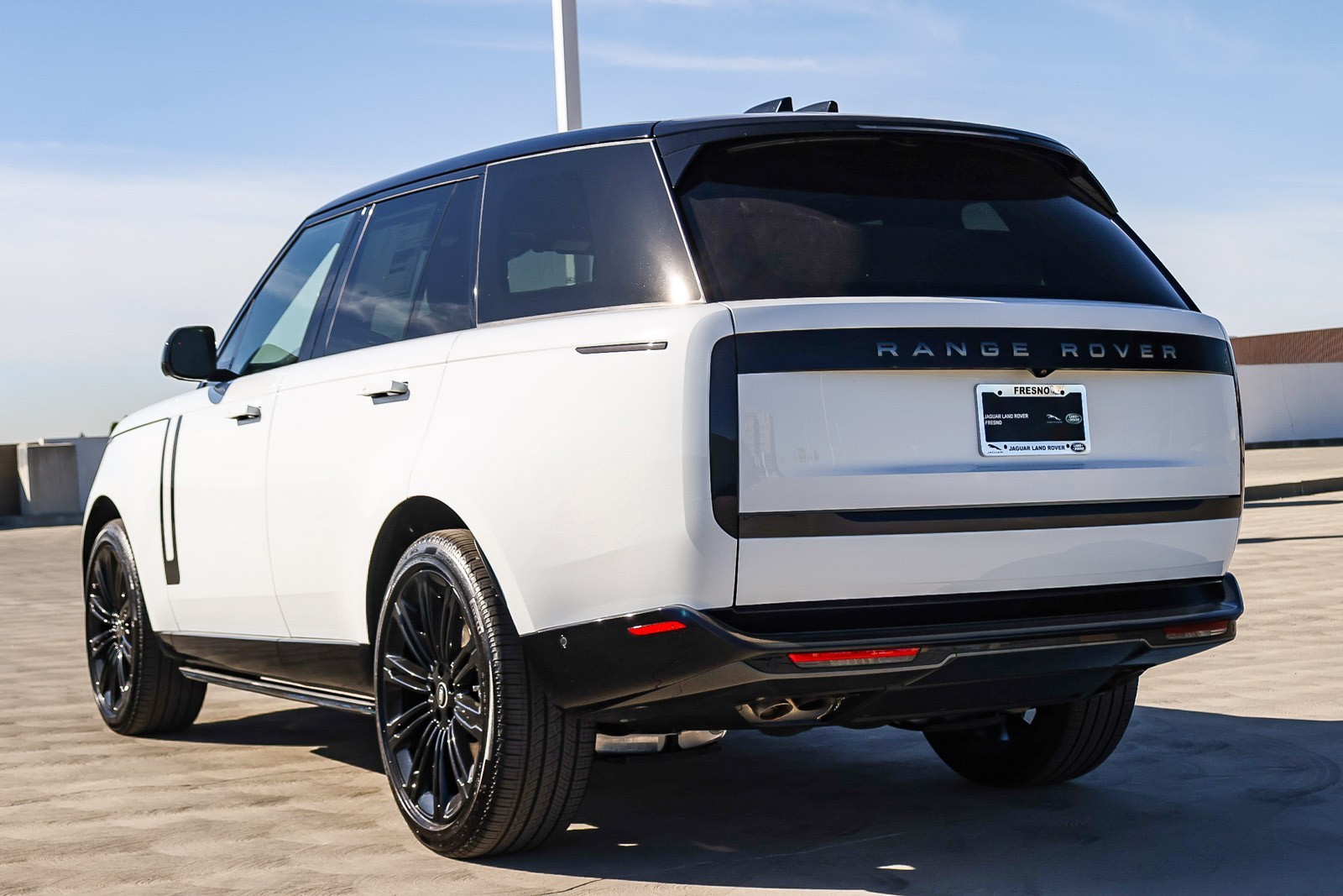 2025 Land Rover Range Rover SE photo 6