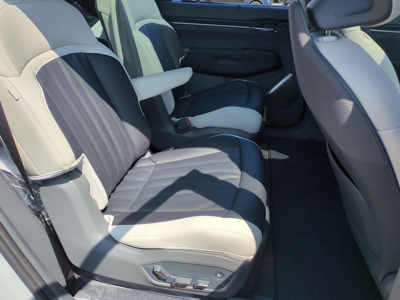 2026 Kia EV9 GT-Line photo 25