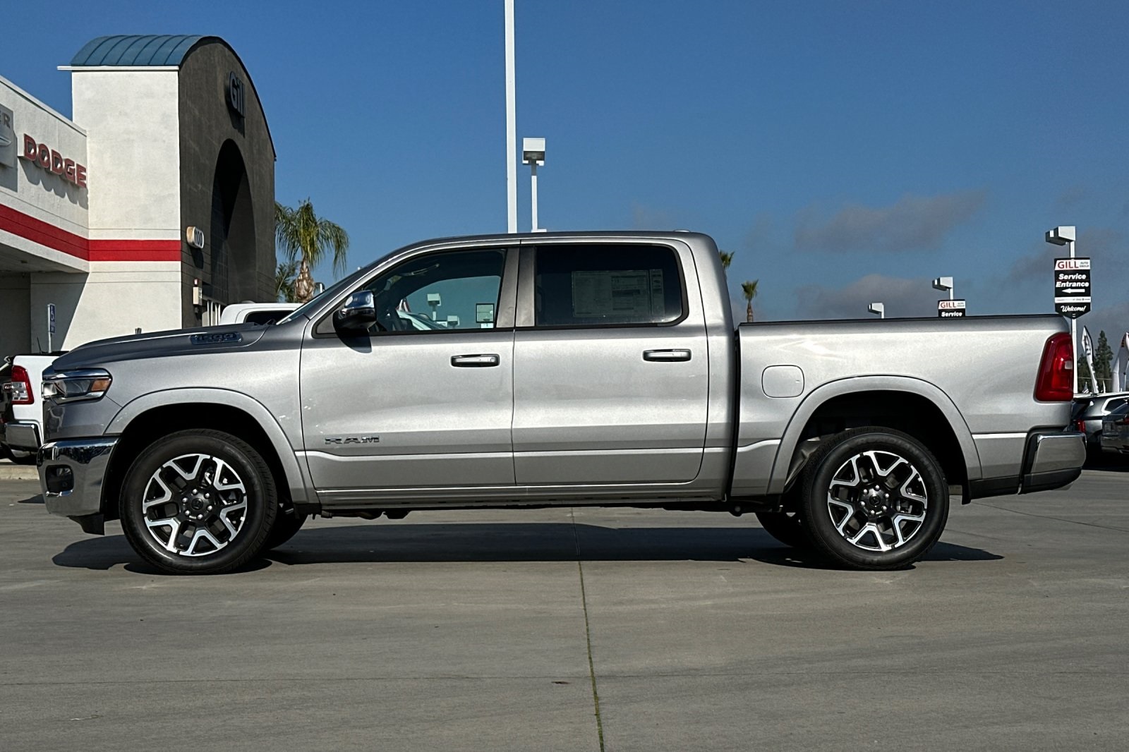 2025 Ram 1500 Laramie photo 3