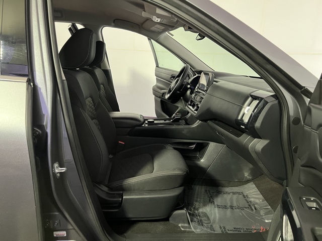 2024 Nissan Pathfinder S photo 25