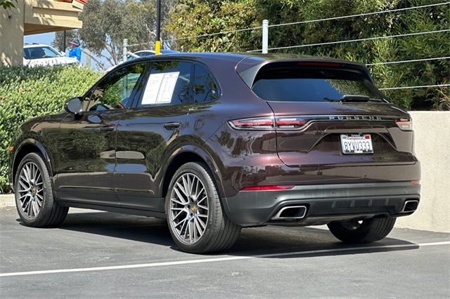 2021 Porsche Cayenne Base photo 2