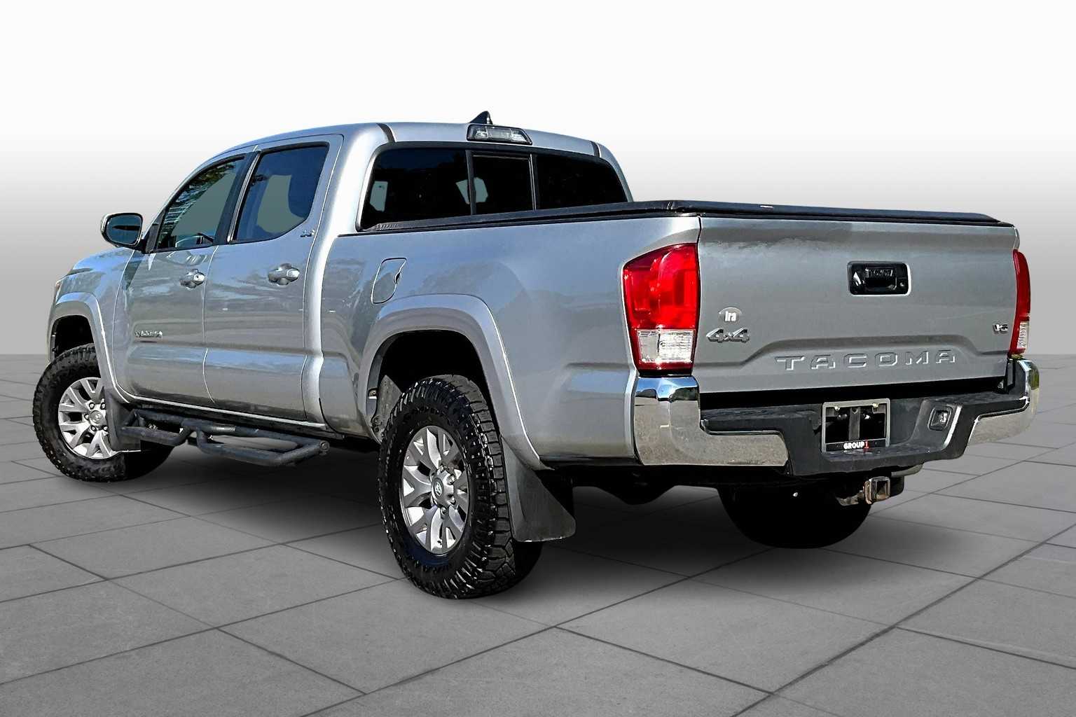 2016 Toyota Tacoma SR5 photo 11