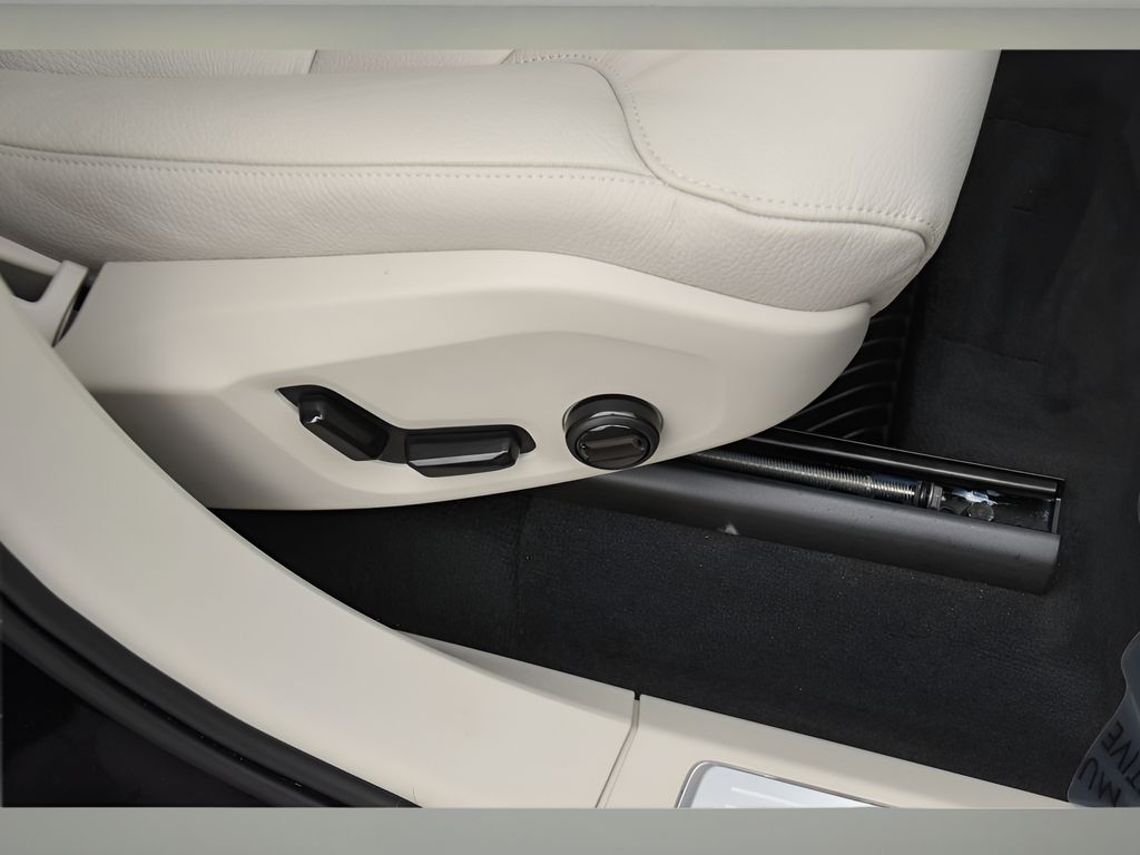 2024 Volvo XC90 Plus photo 21