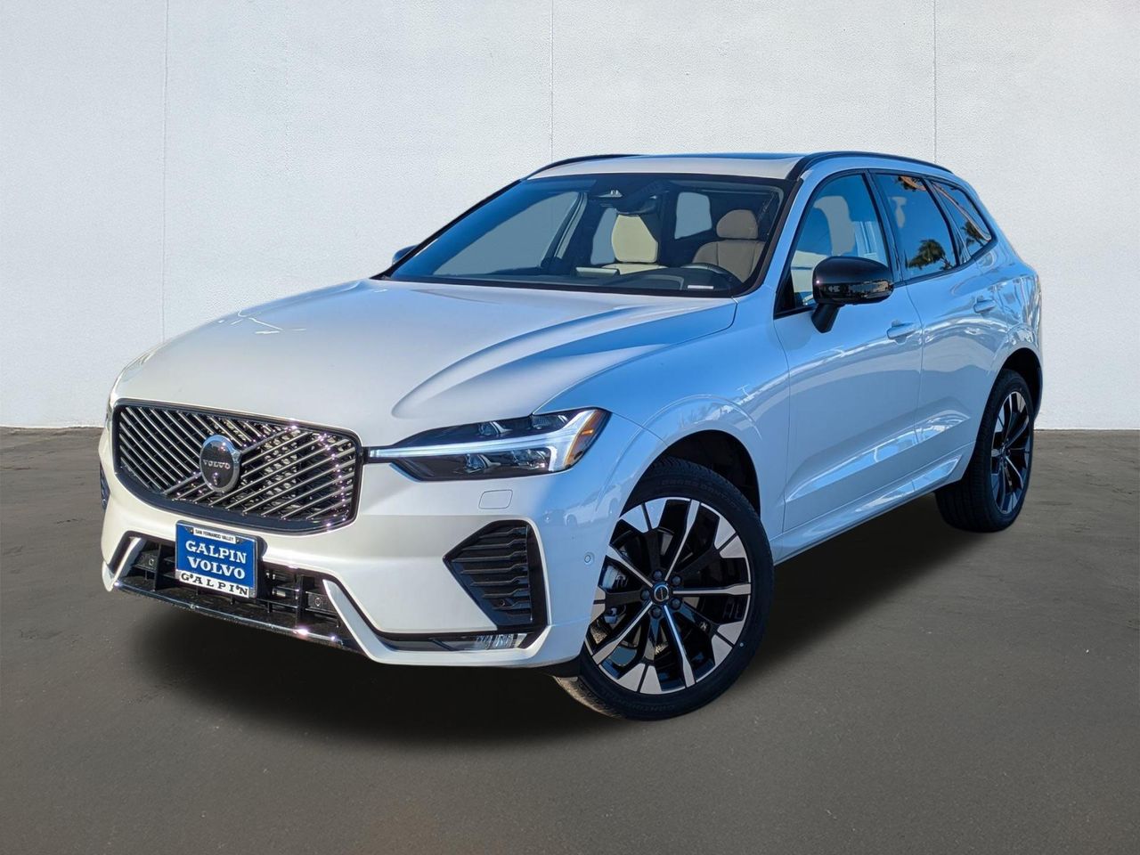 2026 Volvo XC60 Plus's photo