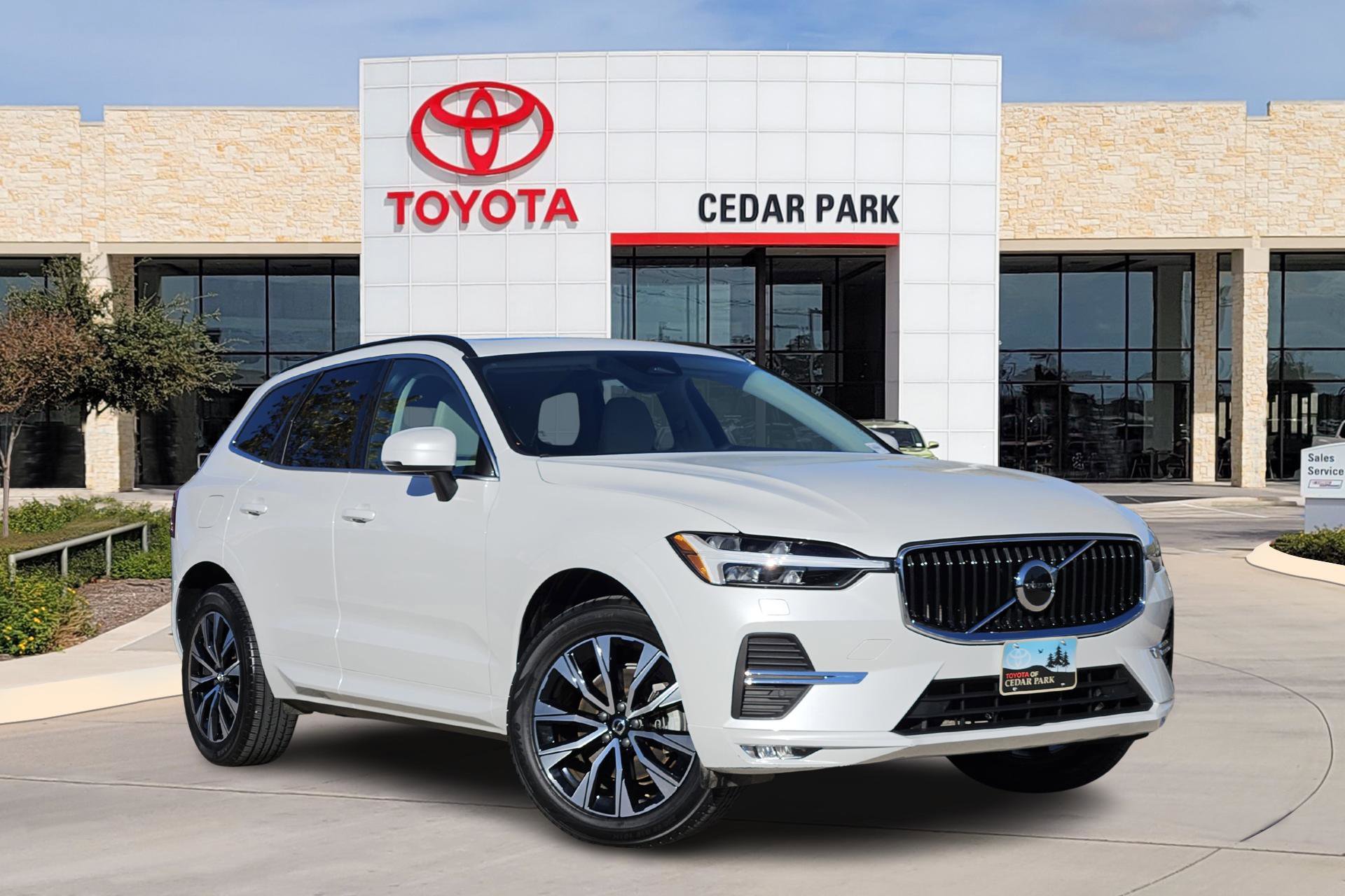 2023 Volvo XC60 Core's photo