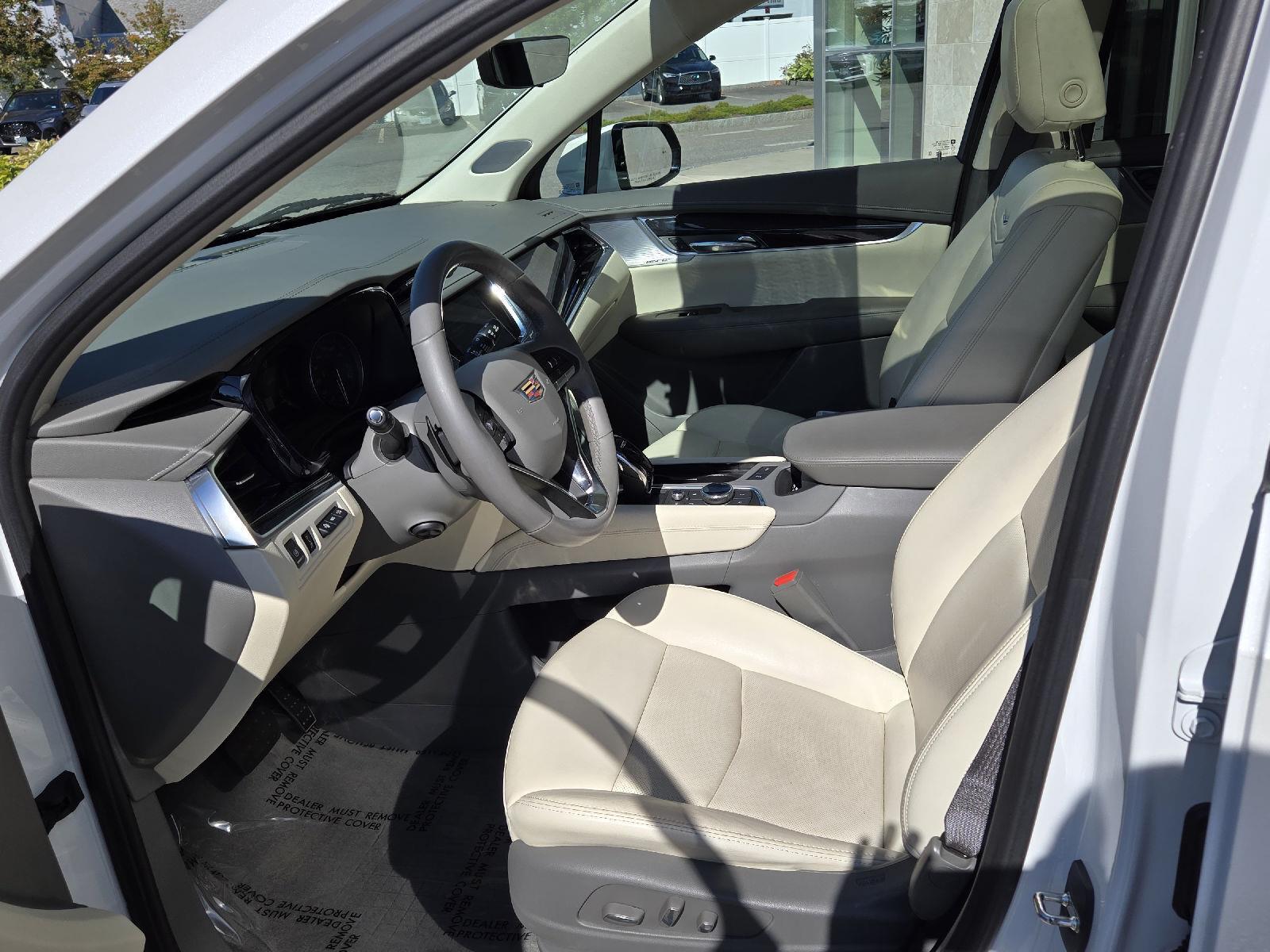 2024 Cadillac XT6 Premium Luxury photo 2