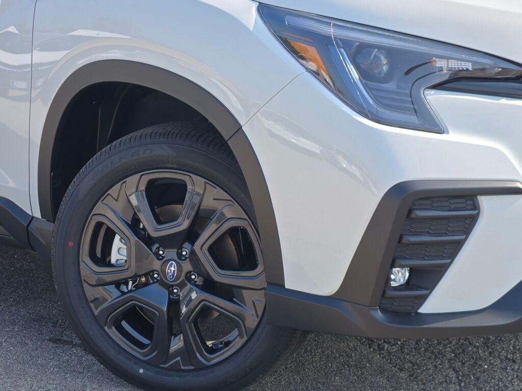 2025 Subaru Ascent Onyx Edition Touring photo 2