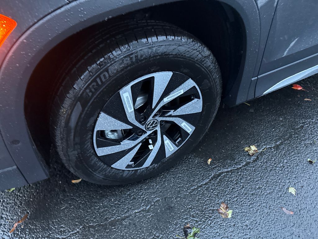 2025 Volkswagen Tiguan S photo 2