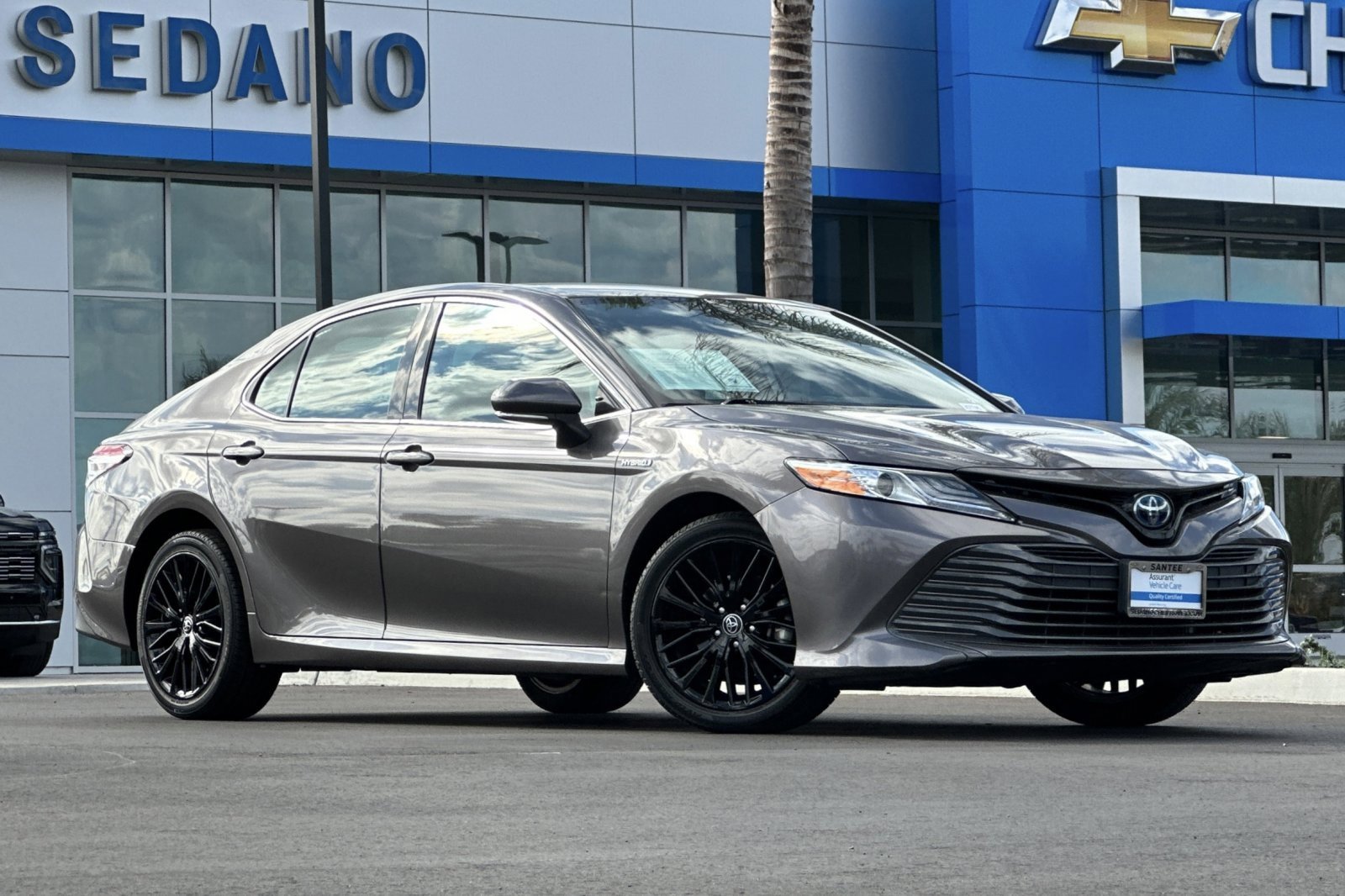 2020 Toyota Camry XLE Hybrid photo 2