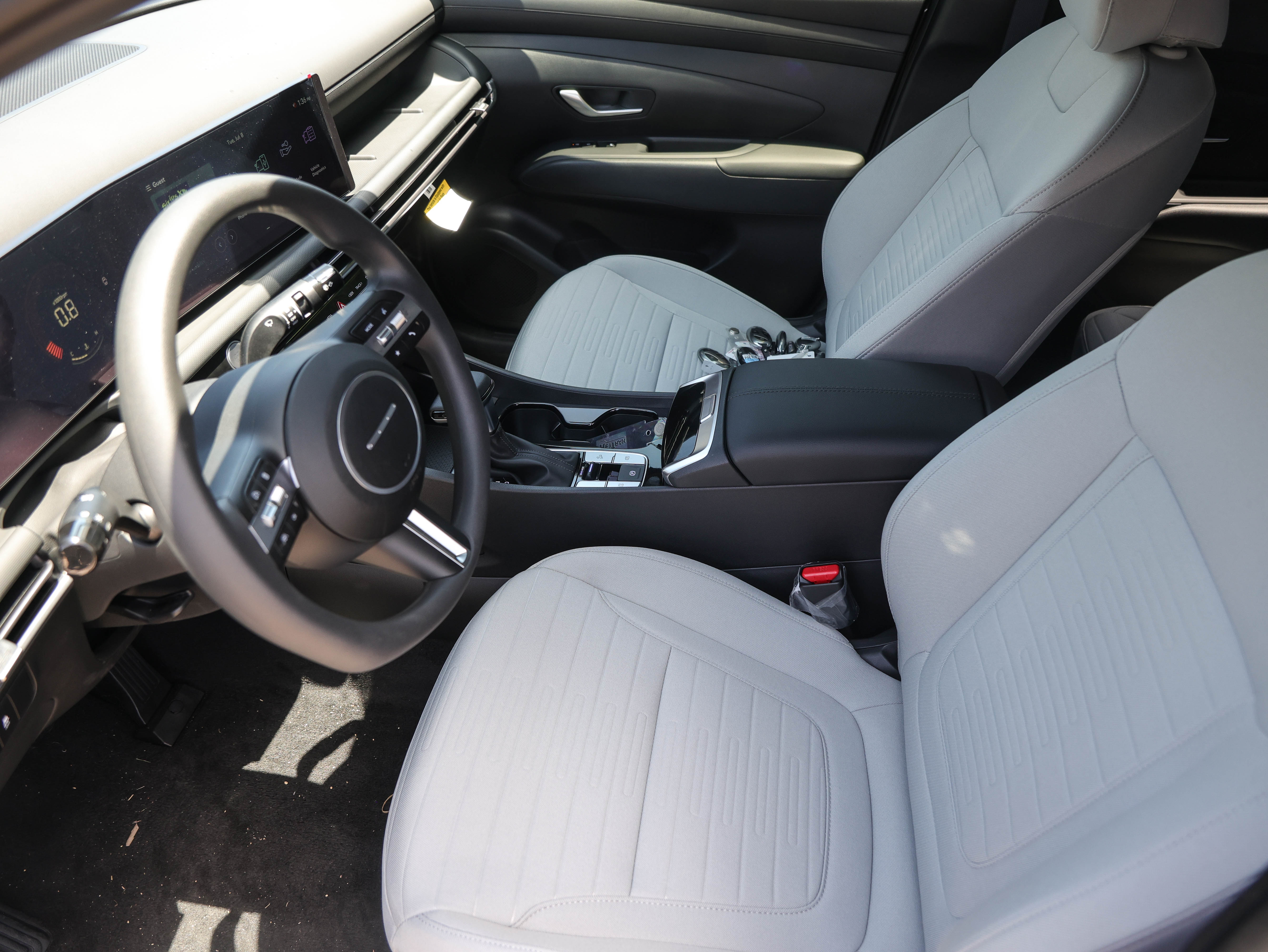 2025 Hyundai Santa Cruz SE photo 2