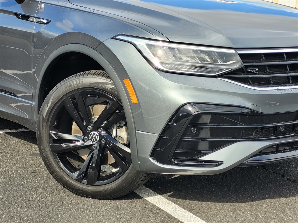 2024 Volkswagen Tiguan SE R-Line Black photo 4