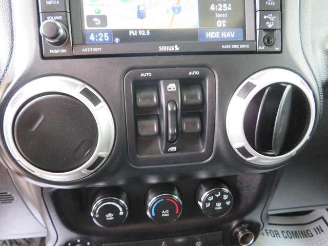2017 Jeep Wrangler Unlimited Sahara photo 21