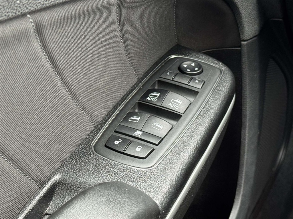 2019 Dodge Charger SXT photo 26