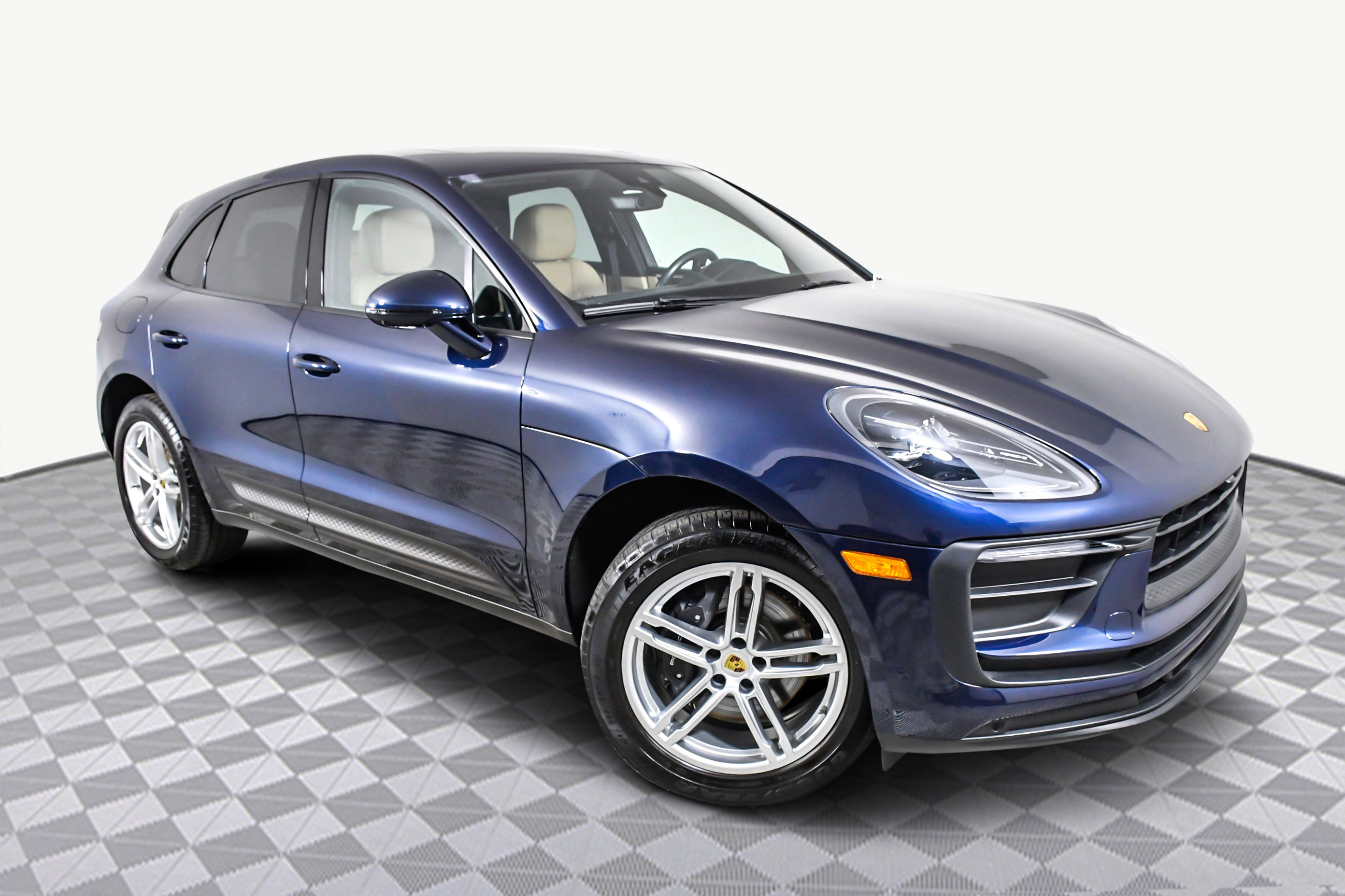 2022 Porsche Macan Base