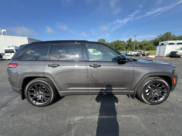 2025 Jeep Grand Cherokee Summit Reserve photo 2