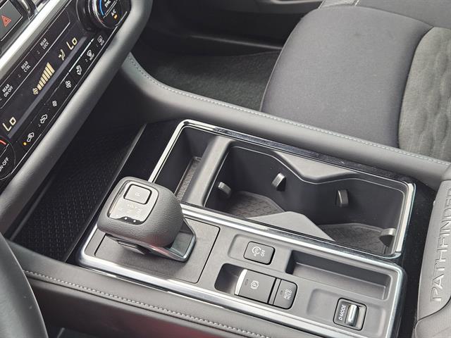2024 Nissan Pathfinder SV photo 13