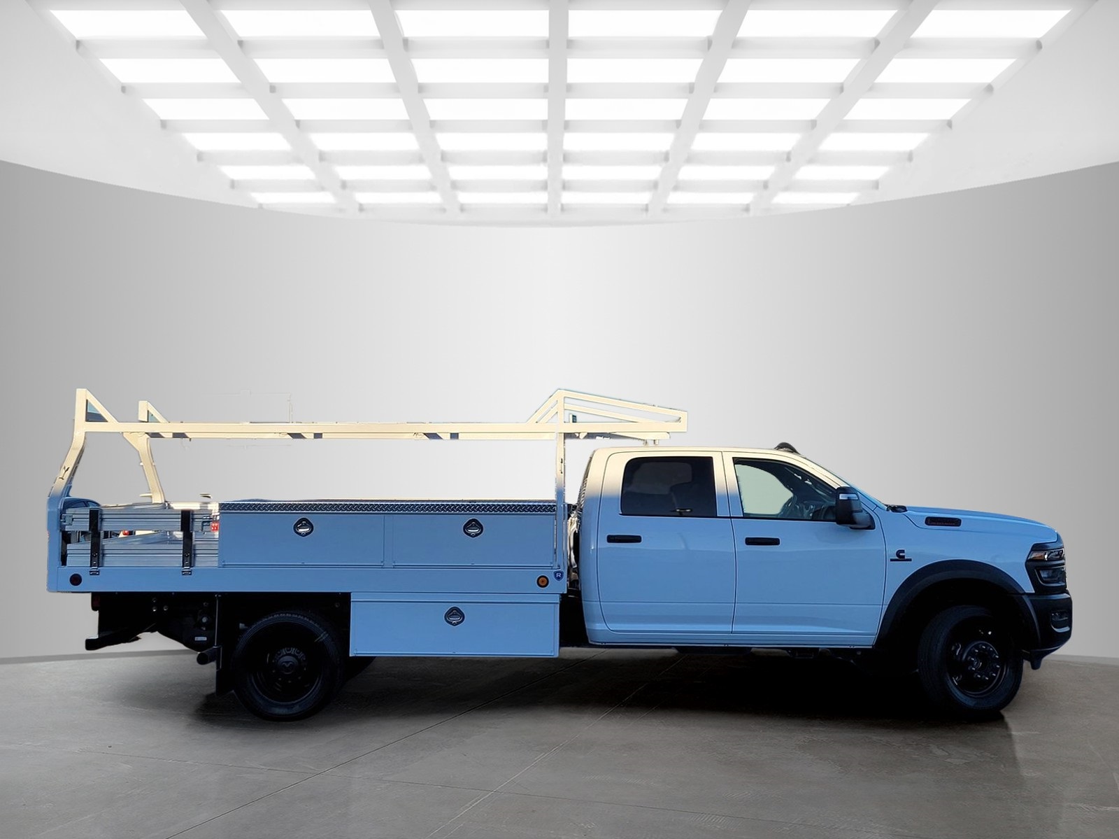 2025 Ram 5500 Tradesman photo 2